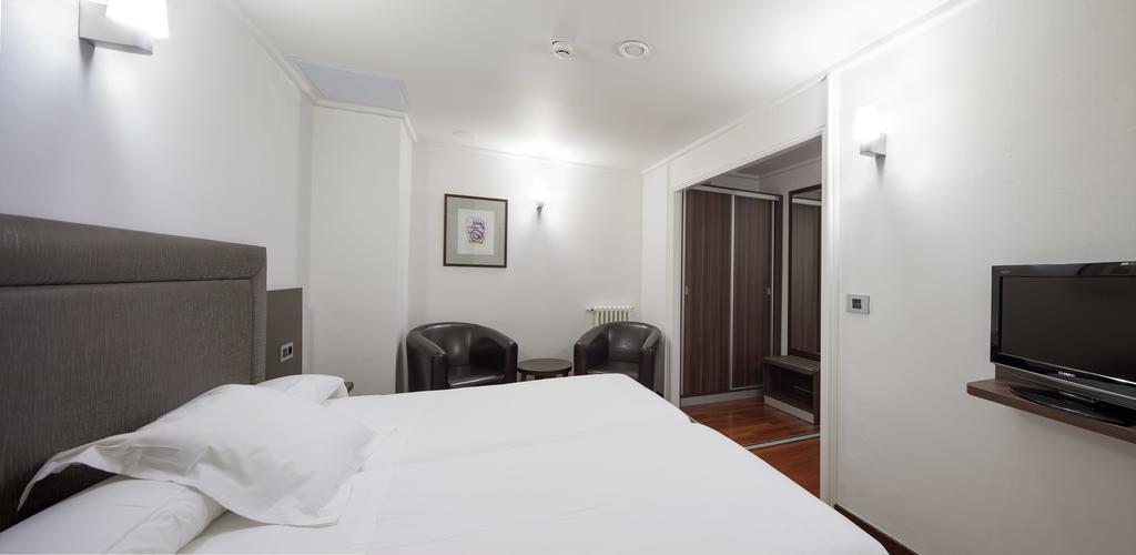 Hotel Yoldi Pamplona Dış mekan fotoğraf