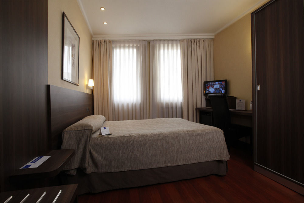 Hotel Yoldi Pamplona Dış mekan fotoğraf