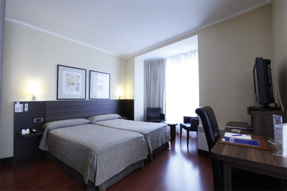 Hotel Yoldi Pamplona Dış mekan fotoğraf