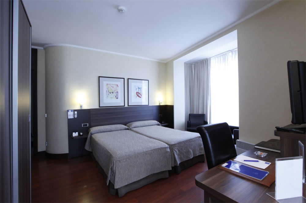 Hotel Yoldi Pamplona Dış mekan fotoğraf