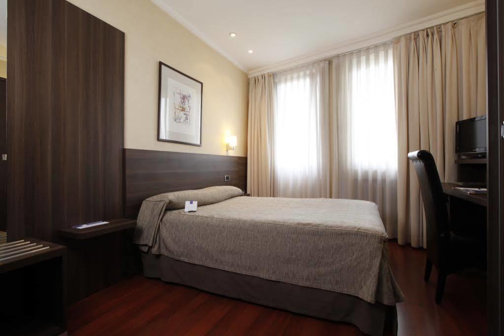Hotel Yoldi Pamplona Dış mekan fotoğraf